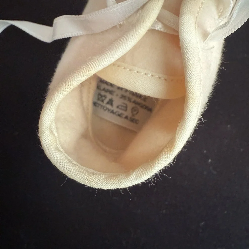 Used in great condition Hermès Baby Shoes with Box & dustbag